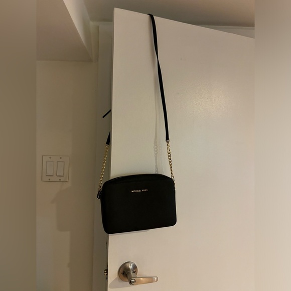 Micheal kors crossbody purse - Picture 4 of 8